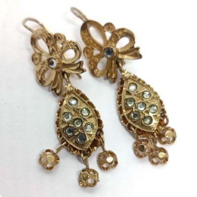 Zlatne  naušnice s kamenčićima