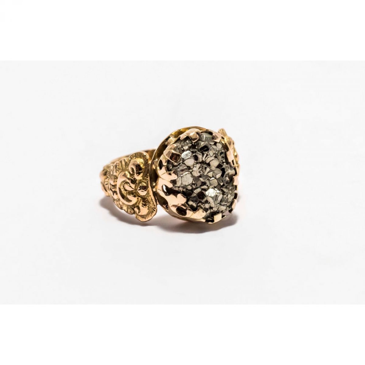 Zlatni prsten s piritom
